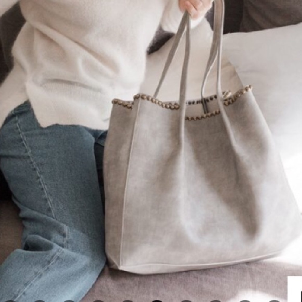 B-Low the belt studded tote